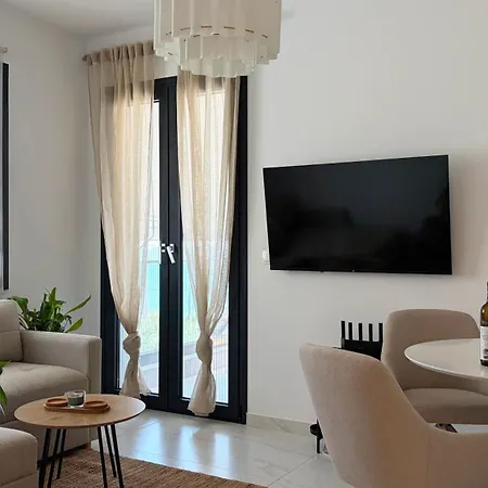 Emma Front Luxury * Mola Kalyva