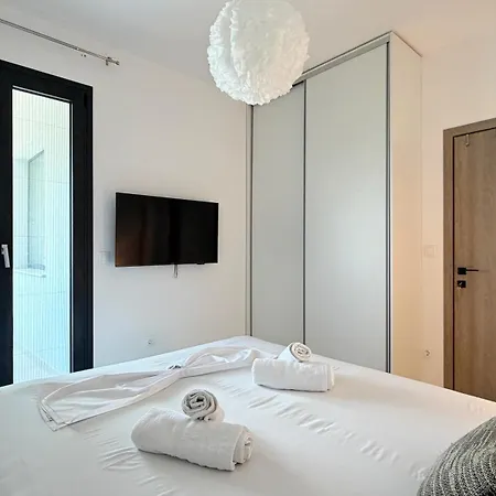 Emma Front Luxury Apartment Mola Kalyva