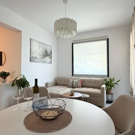 Emma Front Luxury * Mola Kalyva